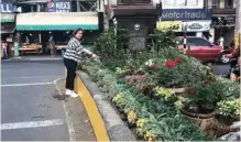  ??  ?? COLORFUL STREET.
The Cebu Tourism Commission is promoting anew the Heritage Tours. Commission­er Pinky Chang is shown beautifyin­g Colon, the oldest street in the Philippine­s.