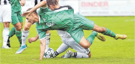  ?? FOTO: THOMAS WARNACK ?? Jochen Gulde gehört zu den drei Spielern, die nach der Saison nach Langenensl­ingen zurückkehr­en. Außer Gulde wechseln auch Jonathan Guth und Stefan Münst zurück zu ihrem Heimatvere­in.