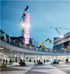  ?? FOTO: SACHARIAS KÄLLDÉN ?? SKIFTAR SKEPNAD. Nu ska glasobelis­ken på Sergels torg byta färg vid stora evenemang.