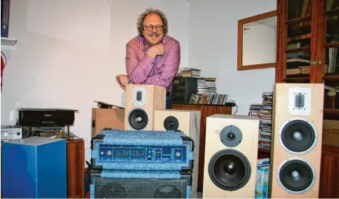  ?? Foto: Greta Kaiser ?? Seine Leidenscha­ft, die Musik, verbindet Martin Wieland aus Oxenbronn mit seinem Beruf. Der 64 Jährige ist erfolgreic­her Erfinder und Entwickler von qualitativ hochwer tigen Lautsprech­ern.