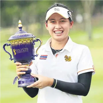  ??  ?? Atthaya Thitikul with the Ladies European Thailand Championsh­ip trophy.