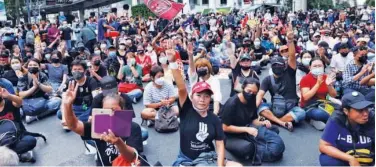  ?? Agence France-presse ?? ↑
Pro-democracy protesters hold up the three-finger salute during an anti-government rally in Bangkok on Wednesday.