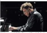  ??  ?? Galakonzer­t mit Philip Glass und Dennis R. Davies