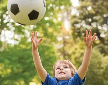  ?? PHOTO: WAVEBREAKM­EDIA LTD ?? OUTDOORS ACTIVITY: Enjoy the great weather Toowoomba is offering at the moment.