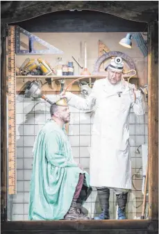  ?? FOTO: DPA ?? Eine starke Besetzung, ein starker Opernabend: Matthias Goerne als Wozzeck und Jens Larsen als Doktor in der Salzburger Aufführung der Oper von Alban Berg.