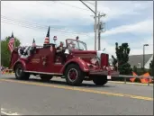  ?? GLENN GRIFFITH — MEDIANEWS GROUP FILE ?? An antique fire fighting apparatus makes its way down Vischer Ferry Road as part of Clifton Park July Fourth Celebratio­n parade in 2019.