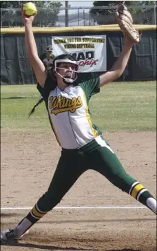  ?? KARINA LOPEZ PHOTO ?? Holtville High’s Zamara Gutierrez delivers for the Vikings on Tuesday afternoon.