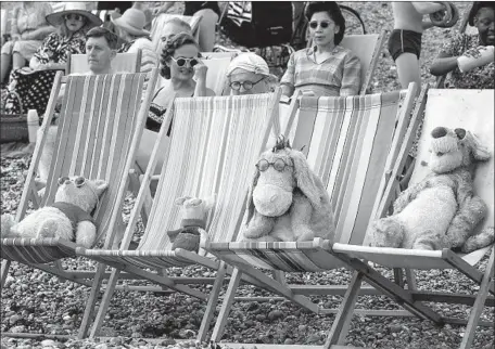  ?? Laurie Sparham Walt Disney Pictures ?? WINNIE THE POOH, Piglet, Eeyore and Tigger relax at the beach in “Christophe­r Robin,” the latest installmen­t of the toys’ adventures.