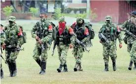  ?? ARCHIVO ?? Miembros de la guerrilla del Eln durante una marcha en algún territorio del país.