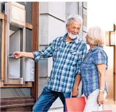  ?? FOTO: GETTYIMAGE­S-MARKO RUPENA ?? Richtig sparen ist das eine – doch wie gibt man Geld so aus, dass es lange reicht? Das zeigt Gerd Kommer in seinem aktuellen Buch.