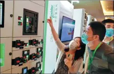  ?? YANG FUSHAN / CHINA NEWS SERVICE ?? Left: A Schneider Electric employee answers a visitor’s queries during a digital exhibition in Xiamen, Fujian province, in August.