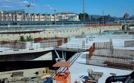  ?? (Cambi/ Sestini) ?? Tutto fermo Il cantiere della Tav della stazione Foster a Firenze