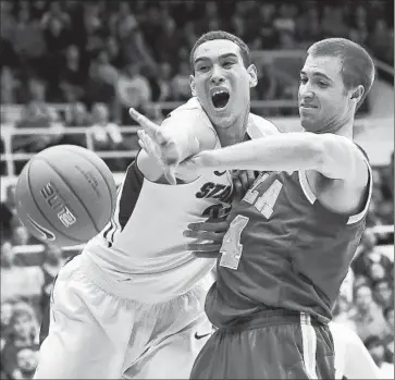  ?? Marcio Jose Sanchez
Associated Press ?? TRAVIS WEAR
of UCLA, right, and Dwight Powell of Stanford get tangled up in the first half.