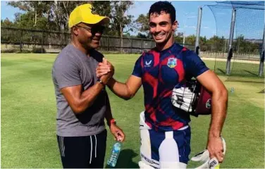  ?? Courtesy: WICB Twitter ?? ↑ Tagenarine Chanderpau­l poses with Brian Lara (left) during a training session.