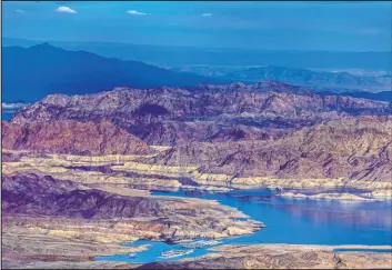  ?? L.E. Baskow
Las Vegas Review Journal @Left_eye_images ?? Exposed shoreline around Calville Bay and the Narrows at Lake Mead on March 6.