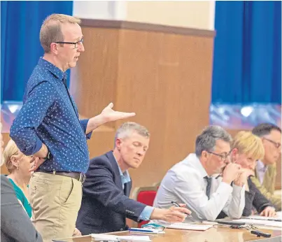  ?? Picture: Steven Brown. ?? GP Gerry Smyth takes the floor at Monday’s meeting.