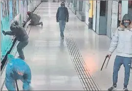  ?? TMB ?? Ataque en una estación de metro captado por las cámaras de TMB