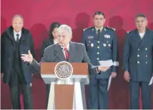  ??  ?? Andrés Manuel López Obrador adelantó que esta semana se incorporan a la vigilancia de ductos mil agentes que pertenecen a la Policía Federal Ministeria­l.