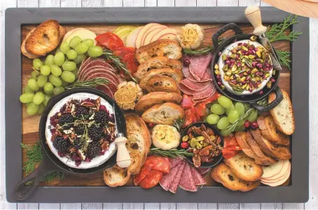  ?? PHOTOS:
LISA DAWN BOLTON ?? LEFT: A doublecrem­e Brie, chorizo and salami provide the protein on this Dreaming of a White Christmas board to keep guests grazing until the big meal.