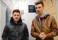  ??  ?? Za milionářem Youtubeři z TVTwixx na začátku videa mluví o svém známém, který náhle zbohatl. Mají se s ním setkat v luxusním hotelu.