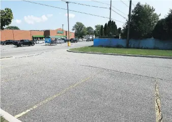  ?? NICK BRANCACCIO ?? Town council voted to defer the zoning applicatio­n for a lot on Sandwich Street South in Amherstbur­g, where a developer proposes to build a Wendy’s fast-food outlet next to Sobeys.