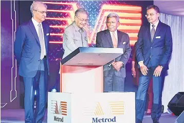  ??  ?? Dr Mahathir (second left) signs the plaque to officiate the launch of Metrod Holding’s plant yesterday. Also present is Metrod Holdings founcer Apurv Bagri (left) and Metrod Holdings president and chief executive officer Rajan Mittal (right). — Bernama photo