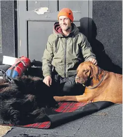  ?? Picture: George Mcluskie. ?? Homeless John Hunter cannot bear to be parted from his dogs Bruno and Nacho.