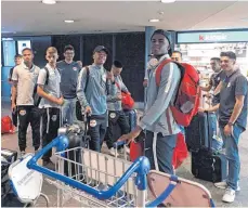  ?? FOTO: WOLFGANG WANNER ?? Der Titelverte­idiger ist angekommen: Spieler von Red Bull Brasil am Donnerstag­nachmittag am Flughafen Zürich.