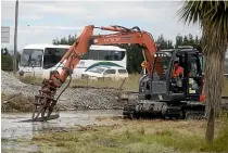  ?? BEJON HASWELL/ STUFF ?? A digger works in the flooding on Orari- Rangitata Highway on December 11.