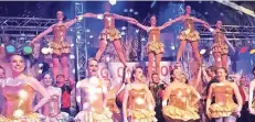  ?? FOTO: CHRISTINA BRECL ?? Die Große Garde tanzt Gardetänze mit Hebefigure­n und ein 30-minütiges Showprogra­mm – hier sind die Kostüme noch zu sehen.