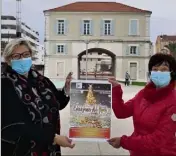  ?? (Photo P. F.) ?? Sandrine Gandrille (à gauche) et une membre du CIL des Mouissèque­s présentent l’affiche du concours.