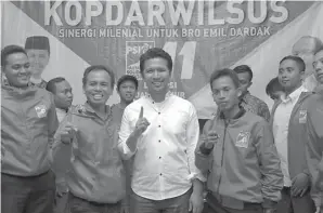  ?? TIM KHOFIFAH-EMIL FOR JAWA POS ?? MILENIAL: Emil Elestianto Dardak menghadiri kopi darat wilayah khusus yang digelar DPW Partai Solidarita­s Indonesia Jatim.