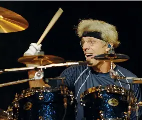  ?? ?? Talentuoso Stewart Copeland, 70 anni a luglio. Viene considerat­o uno dei batteristi più validi di sempre