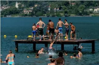  ??  ?? Un’estate all’insegna del lago, degli eventi e... dei mondiali di calcio