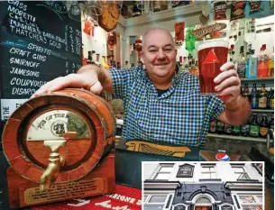  ?? ?? ACCOLADE: Landlord Rob Ledgar with the award for the Coachmaker­s Arms, inset.