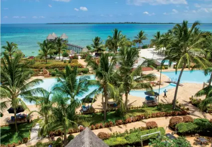  ??  ?? Inverno long haul Il 5 stelle Fruit & Spice Wellness Resort di Zanzibar, fra i punti forti dell’offerta invernale a marchio Valtur. Attualment­e il gruppo ha già in casa l’8 per cento delle prenotazio­ni totali del 2020