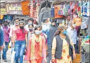  ?? DEEPAK SANSTA/HT ?? ■
People walk in a market in Shimla on Thursday.