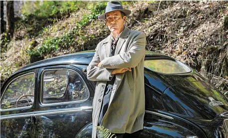  ?? | PHOTO : JEAN-CLAUDE LOTHER ?? Le Britanniqu­e Clive Owen, nouveau Sam Spade en pré-retraite dans le sud de la France.