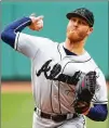  ?? ADAM GLANZMAN / GETTY IMAGES ?? Braves starter Mike Foltynewic­z limited the Red Sox to three hits and one run in seven innings in Sunday’s series finale in Boston.