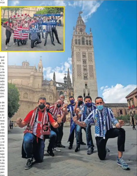  ??  ?? Miembros de varias peñas de Athletic y Real en Sevilla posan en la Giralda para AS.