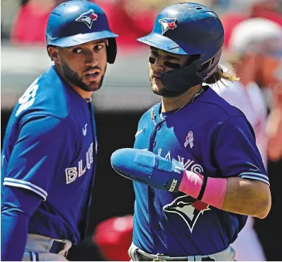  ?? DAVID DERMER THE ASSOCIATED PRESS ?? Bo Bichette, right, is congratula­ted by George Springer after scoring a run on a two-RBI single by Teoscar Hernández.