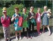  ?? ?? Loreen (von links), Hilda, Moritz, Mia, Milena und Lilu aus der Grundschul­e Siebleben im Tierpark.