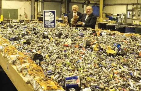  ??  ?? Durham councillor and works committee chairman Nester Pidwerbeck­i, right, and Durham Region chairman Roger Anderson admire a sea of batteries.