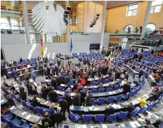  ?? Foto: Wolfgang Kumm, dpa ?? Der Bundestag sollte nicht nur über Gesetze abstimmen, er ist auch dafür gewählt, sie auf den Weg zu bringen.