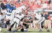  ?? PHELAN M. EBENHACK/AP ?? Georgia’s defense dominated Florida during the top-ranked Bulldogs’ 34-7 victory Saturday.