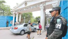  ?? FOTO: EL HERALDO ?? El Instituto Central Vicente Cáceres permanece bajo resguardo militar desde hace aproximada­mente un mes.