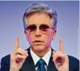  ?? Foto: U. Anspach, dpa ?? SAP Chef Bill McDermott verdiente 12,9 Millionen Euro. Die Brille trägt er wegen eines Augenleide­ns.