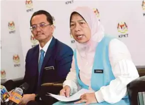  ?? PIC BY MOHD FADLI HAMZAH ?? Housing and Local Government Minister Zuraida Kamaruddin at a press conference in Putrajaya yesterday.