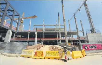  ?? Picture: Refilwe Modise ?? EXPANSION. A general view of the constructi­on site at the Fourways Mall where several workers have allegedly died in accidents.