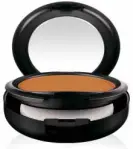  ??  ?? MAC STUDIO fix powder in NC42